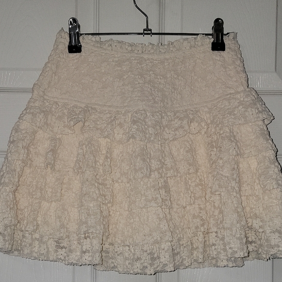 Chic Cream Ruffled Mini Skirt - Picture 3 of 4